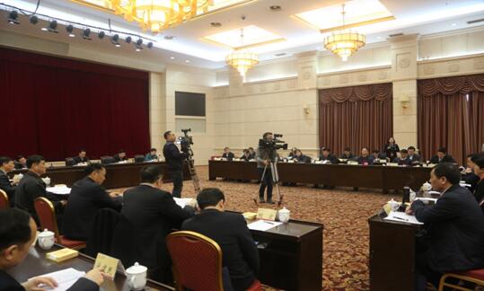 图为省政协第十一届五次会议第二联组讨论现场.jpg